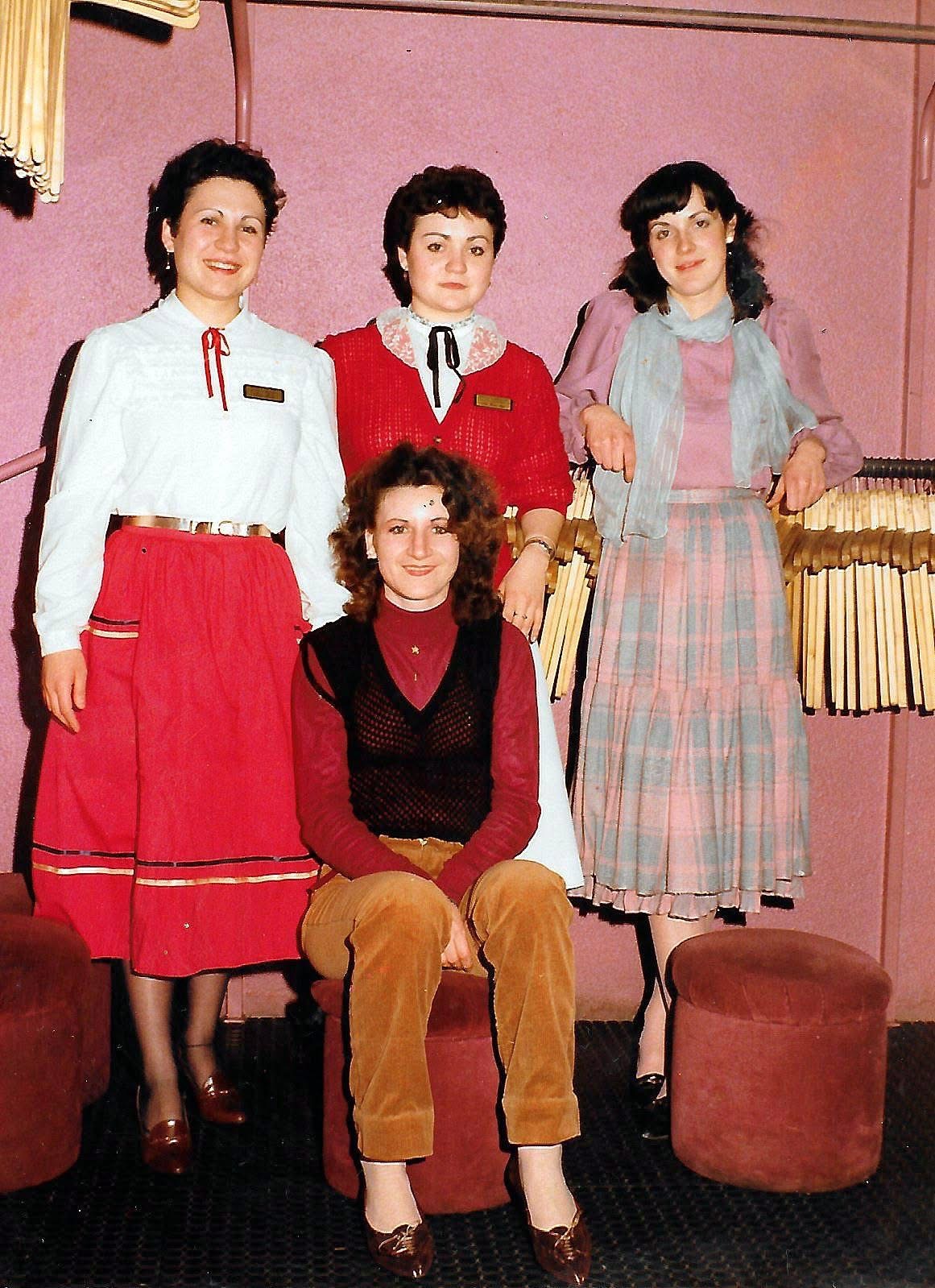 Chicas del guardarropa de la Discoteca Armstrong